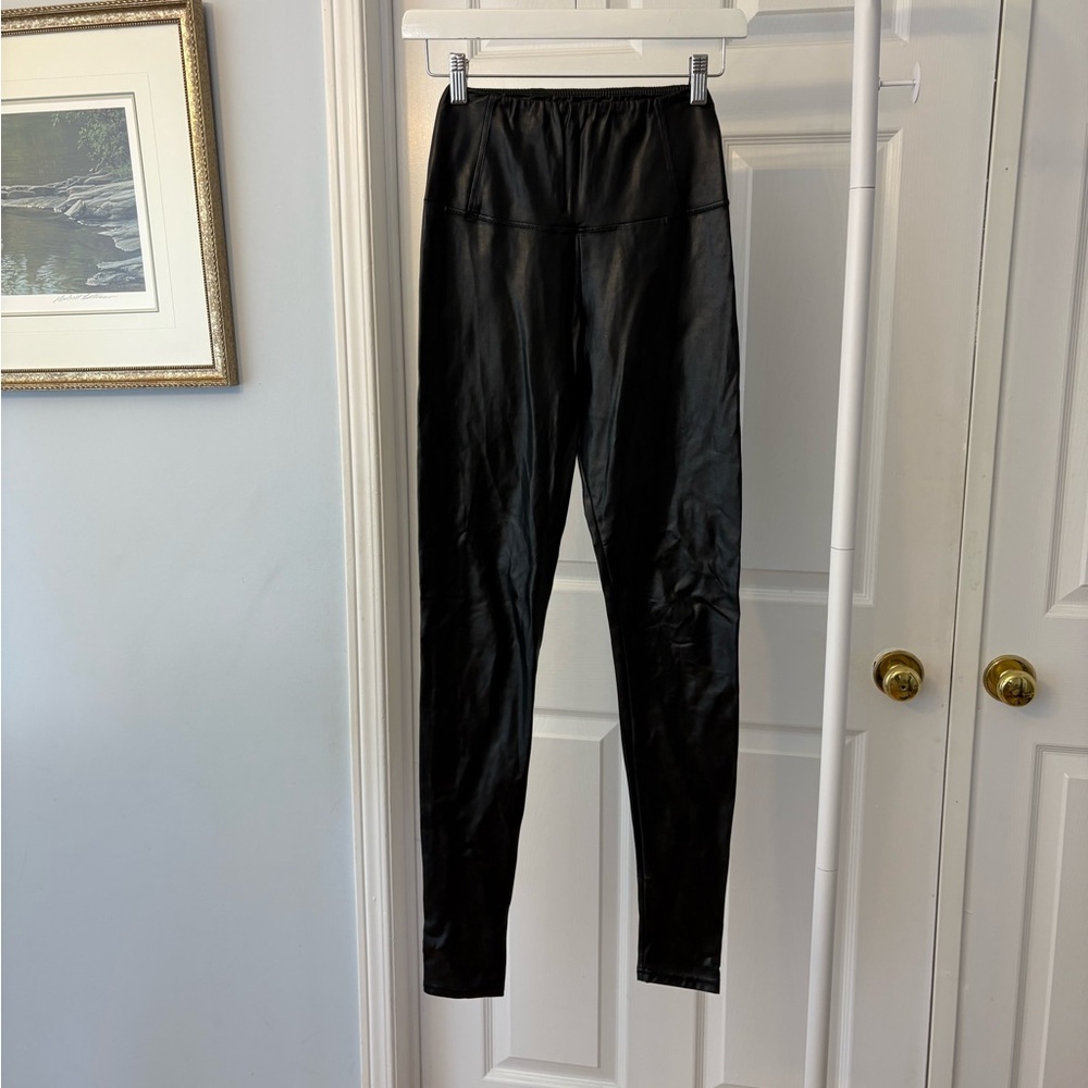 Aritzia Wilfred Free Black Highrise Vegan Leggings Size Extra Small - Picture 10 of 11